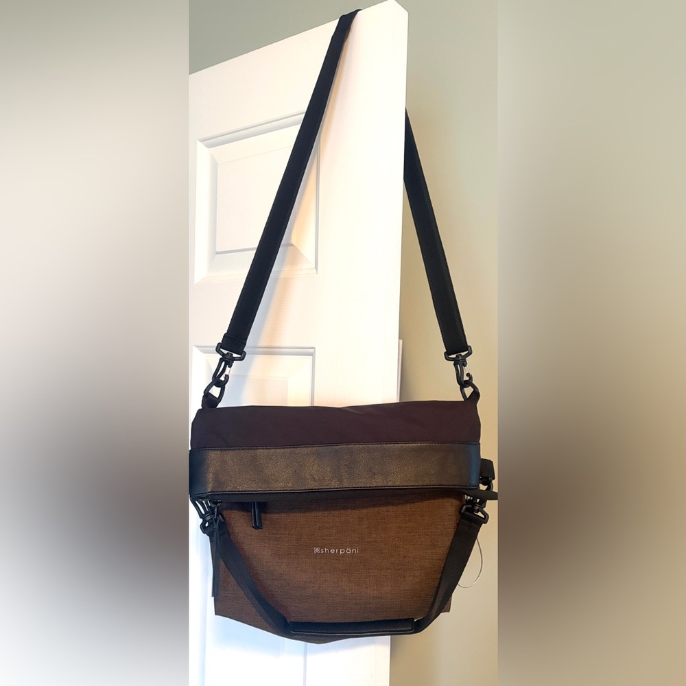 NWOT Sherpani The Vale Travel Crossbody, Shoulder Hand Bag